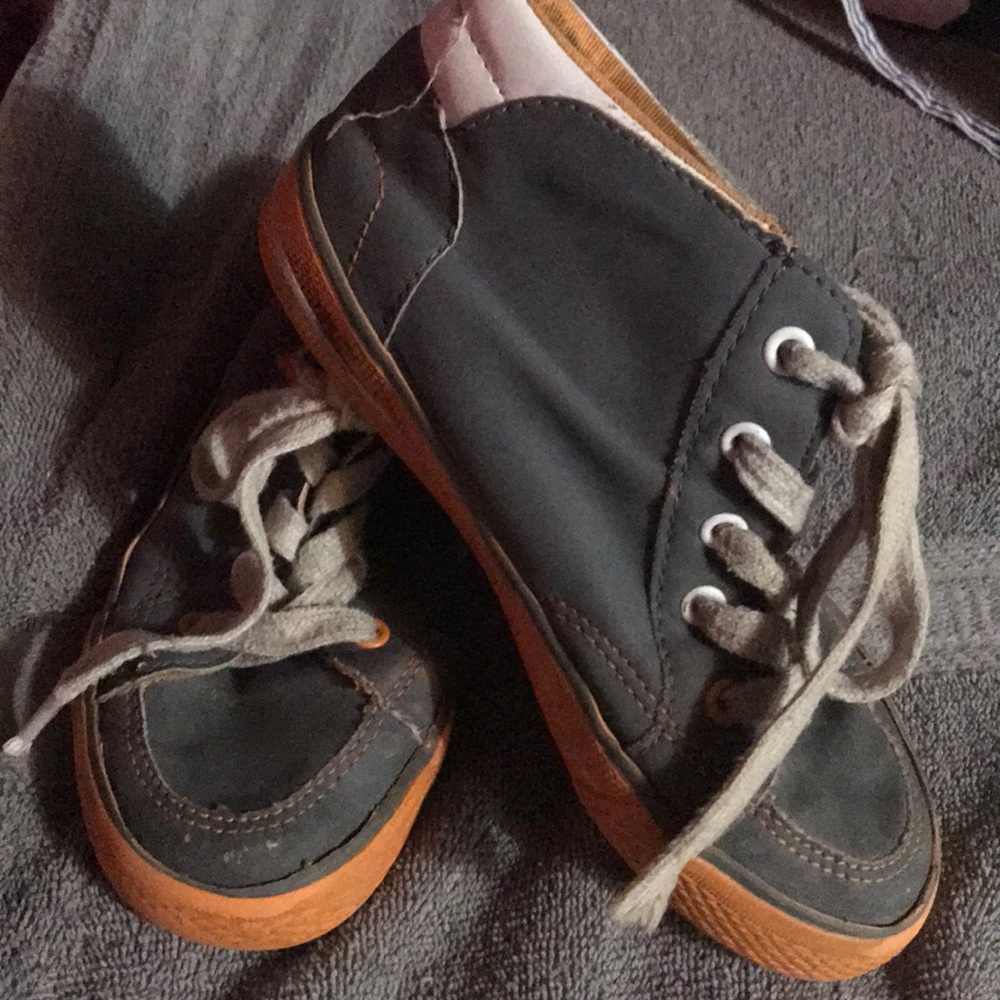 Boys shoes